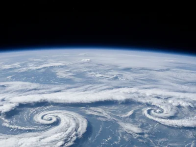 The Jet Stream Explained — The Invisible River That Controls Our Weather